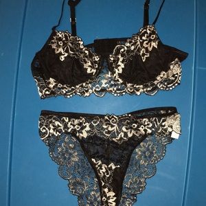 Small ROMWE Bra Set